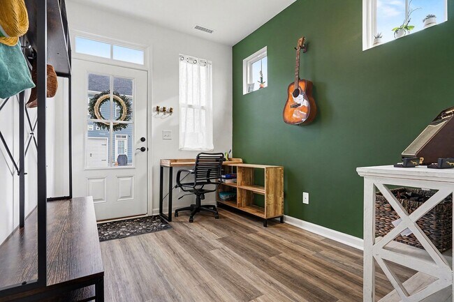 Building Photo - 3BR Like-New End-Unit Townhome – Wendell Falls