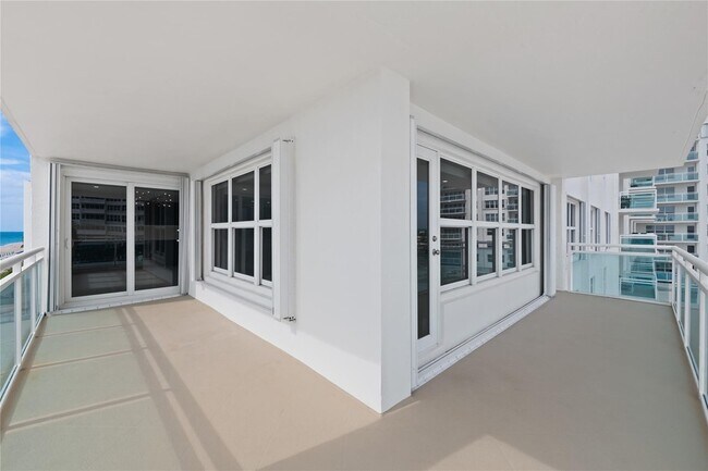 Building Photo - 3900 Galt Ocean Dr