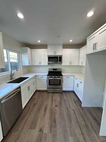 Building Photo - 3623 W 105th St