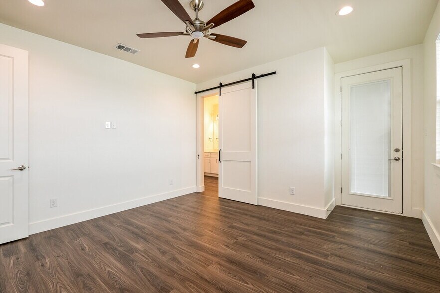 Building Photo - 7157 9th Hole Dr