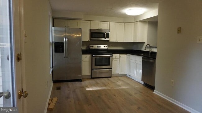 Primary Photo - 6068 Laurel Wreath Way