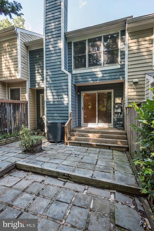 Building Photo - 1605 Oak Spring Way