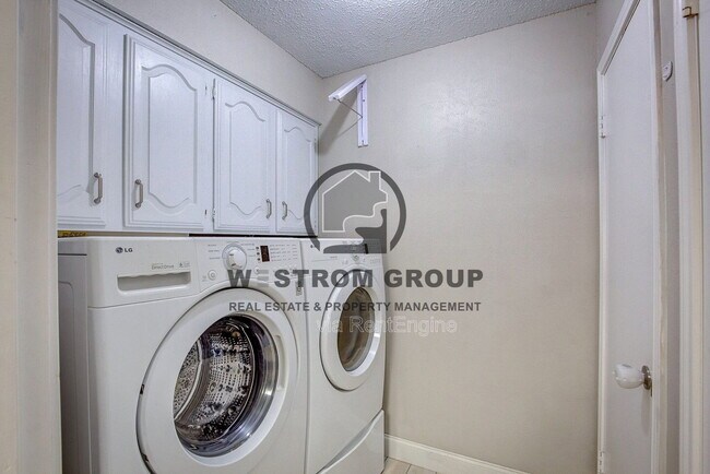 Building Photo - 1642 Belltower Dr