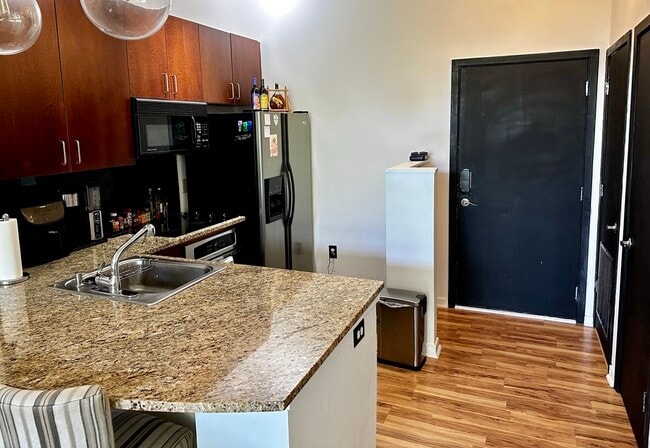 Building Photo - 2125 Southend Dr