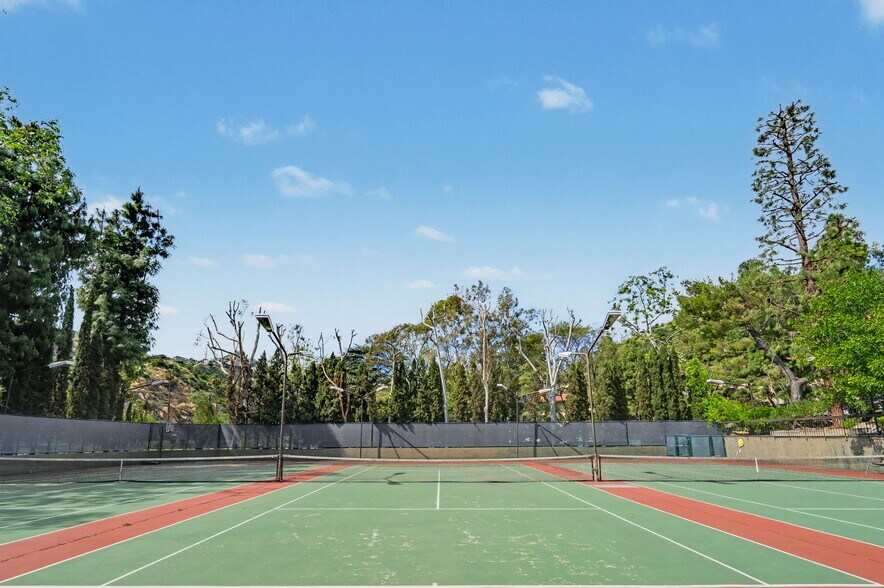 Building Photo - 2700 Cahuenga Blvd E