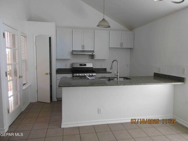 Building Photo - 1465 Sierra De Oro Dr