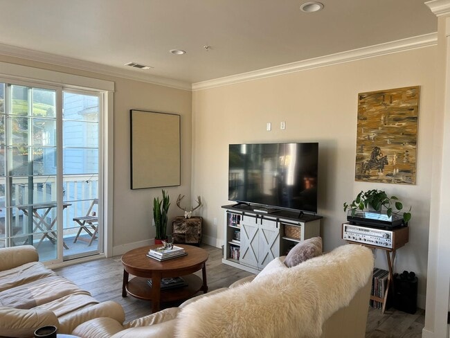 Building Photo - 399 Foothill Blvd