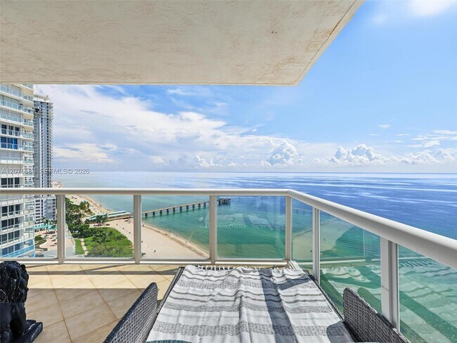 Building Photo - 16425 Collins Ave
