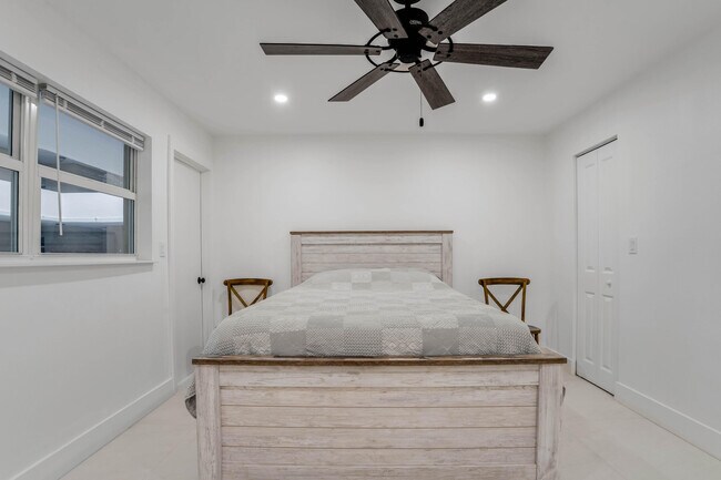 Building Photo - 401 Briny Ave