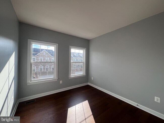 Building Photo - 1542 Kinnaird Terrace NE