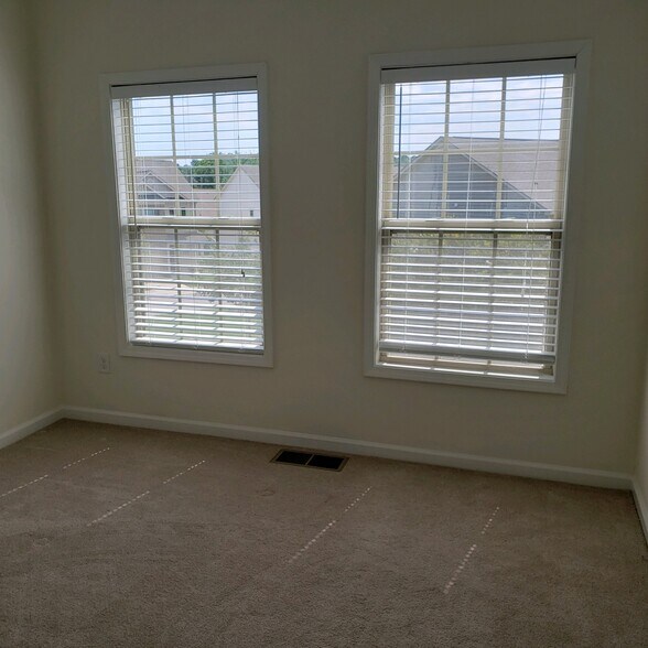 Building Photo - 8156 Primanti Blvd