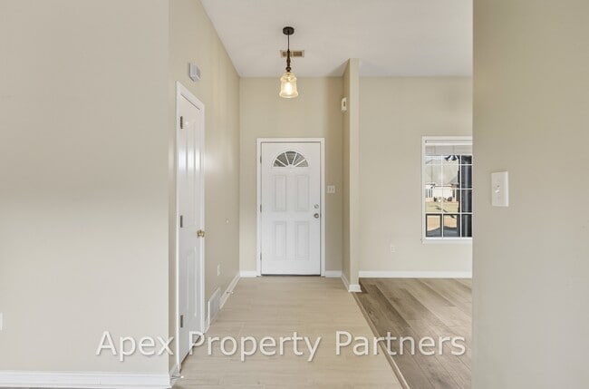 Building Photo - 13109 Sandbourne S