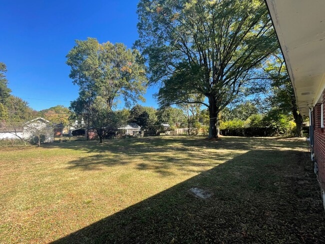 Building Photo - Ranch Style 3 Bedroom 2 Bath and 2 car gar...
