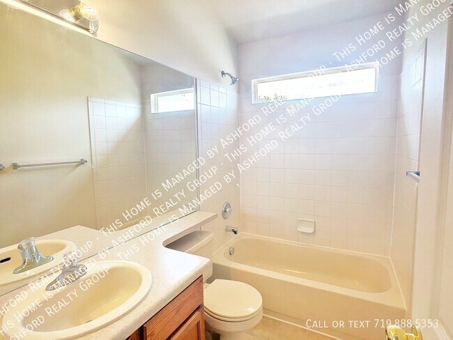 Building Photo - 3314 Castellon Dr
