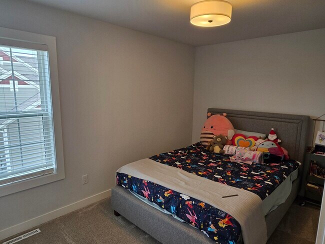 Building Photo - W239N3777 River Birch Ct