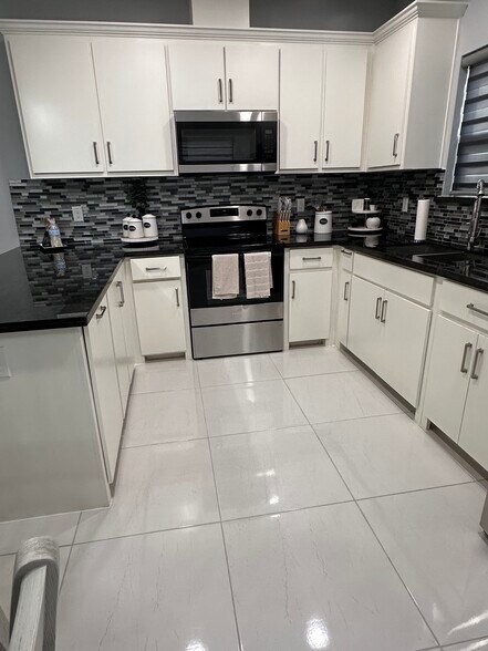 Building Photo - 2417 Indian Creek Ave