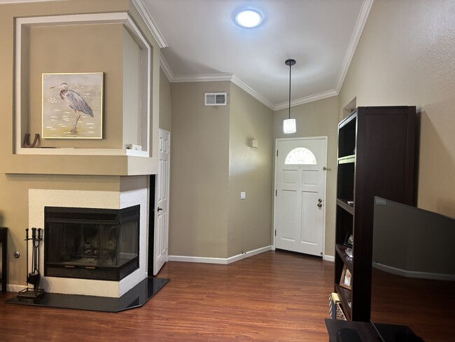 Building Photo - 252 Novina Pl