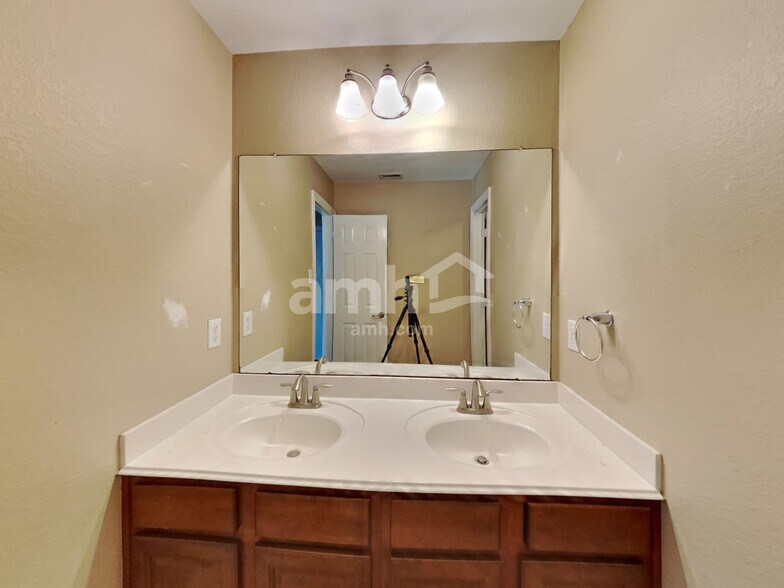 Building Photo - 13826 McKinney Creek Ln