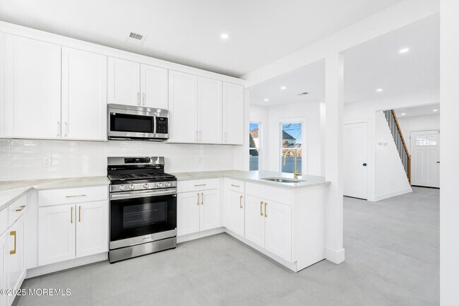 Building Photo - 448 Monmouth Rd