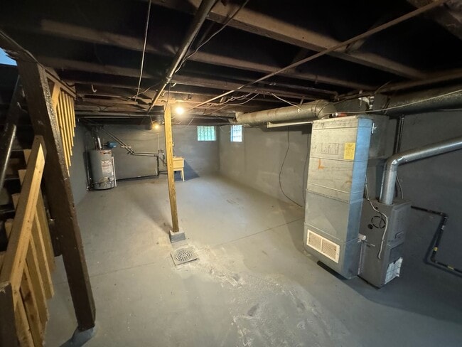 Building Photo - Lovely Two Bedroom Townhome