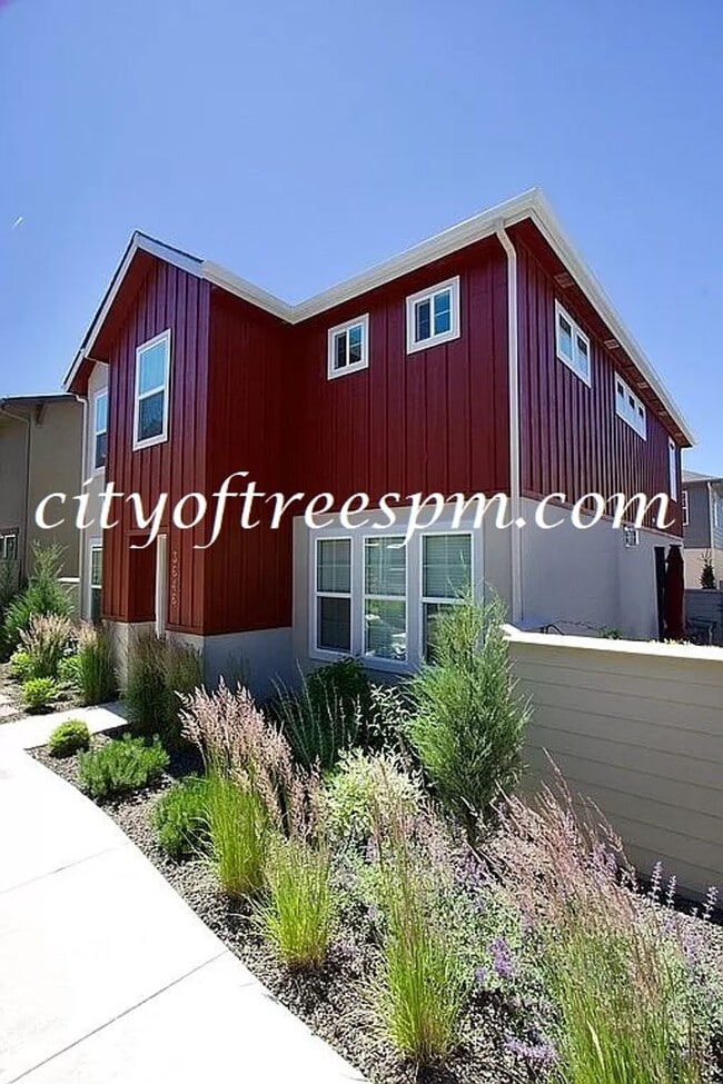 Building Photo - Harris Crossing at Harris Ranch.