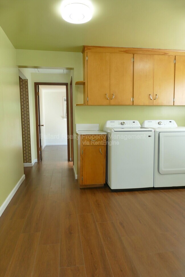 Building Photo - 2127 N 160th St