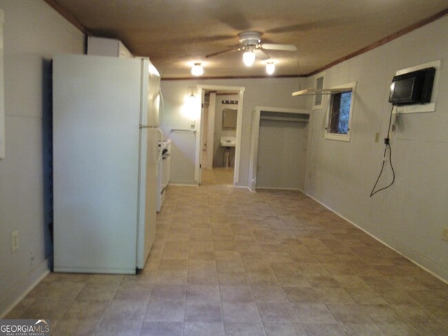 Building Photo - 500 J Mountain Dr