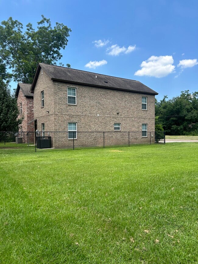 Building Photo - 5390 Paige St