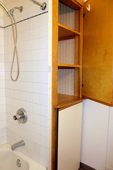 bath linen closet - 5840 Alderson St