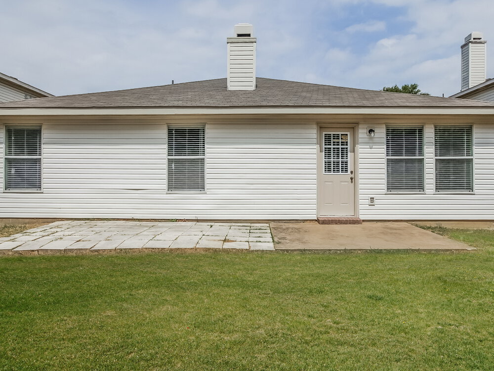Building Photo - 8804 Seven Oaks Ln
