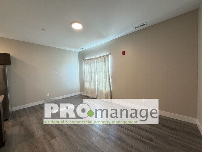 Building Photo - 2 Bd/1ba Upper-Level Apartment – Central Rexburg Location
