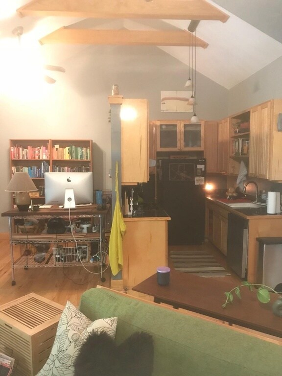 Building Photo - 304 Iron Ridge Loop