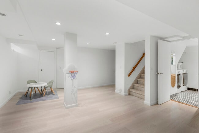 Building Photo - 39 Hillcrest Ave