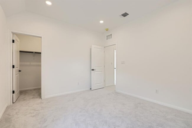 Building Photo - 1208 Legends Ln