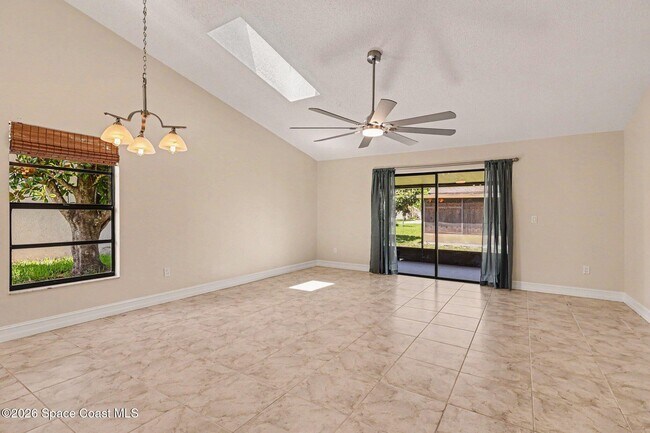 Building Photo - 3695 Brentwood Ct