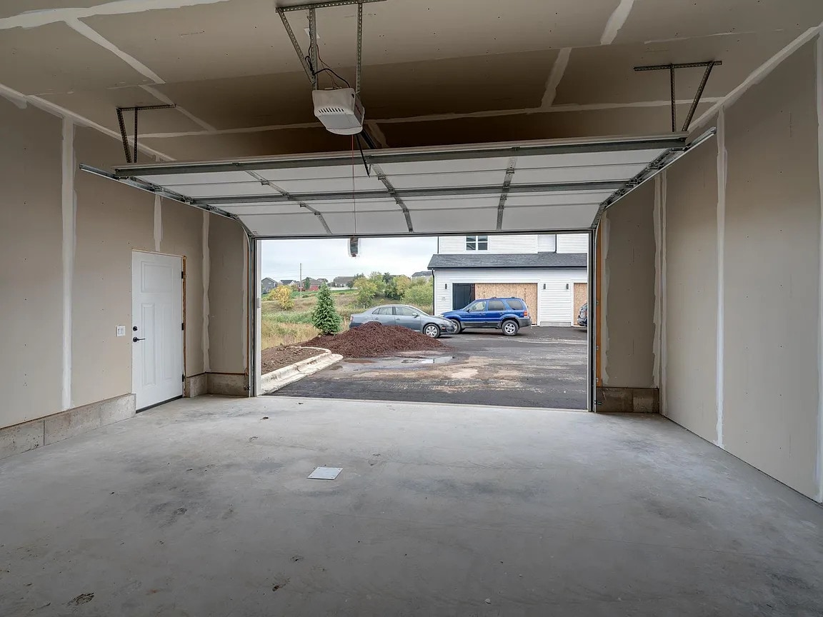 Building Photo - 115 Prairie Heights Dr