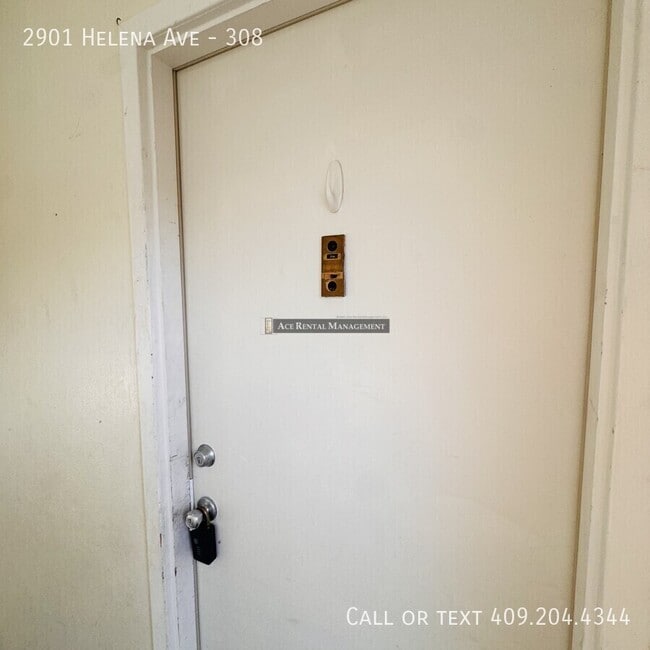 Building Photo - 2901 Helena Ave