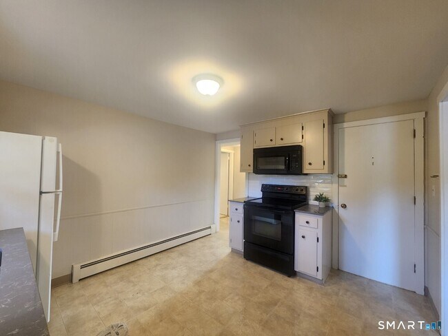 Building Photo - 283 Somers Rd