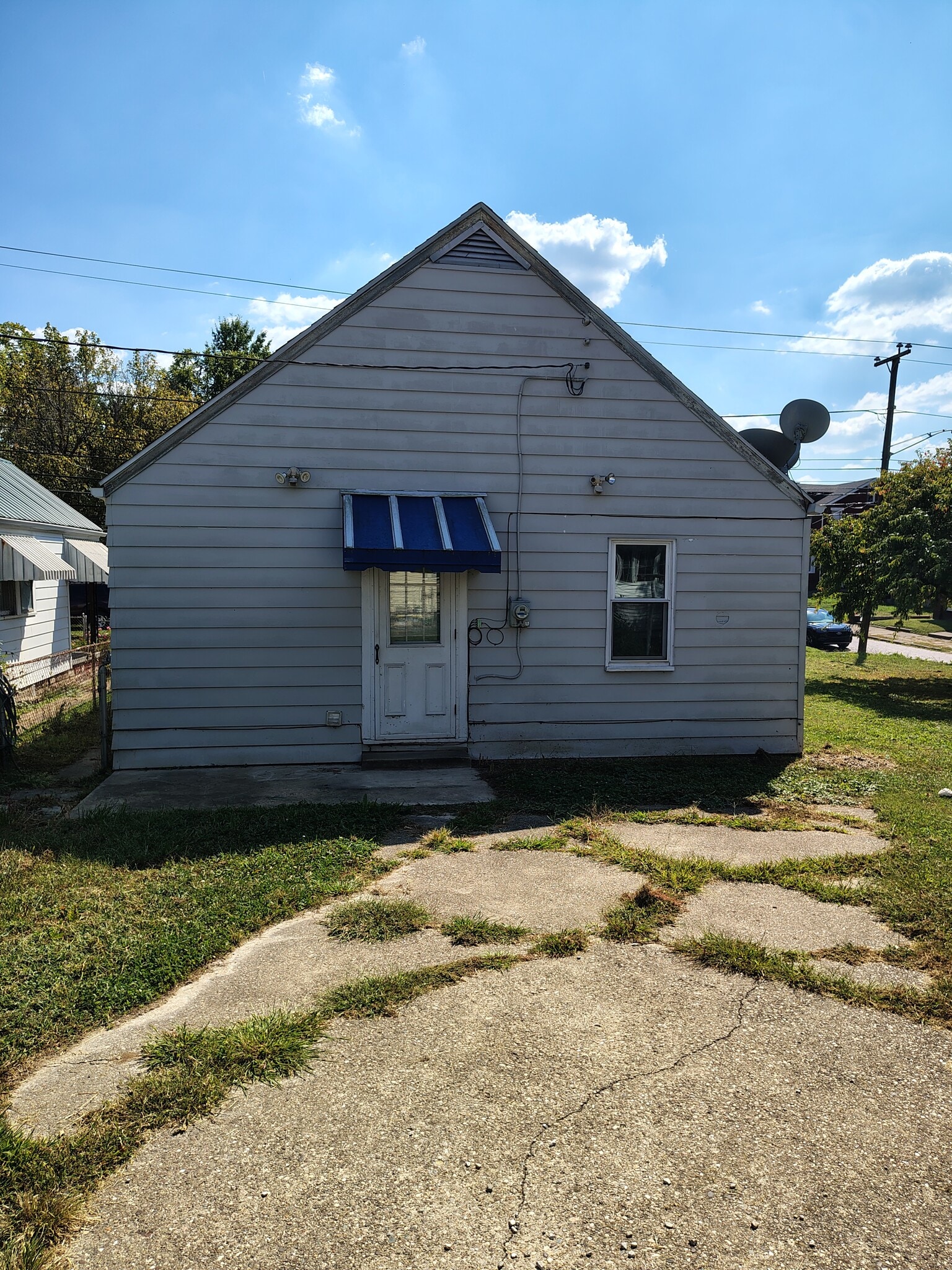 Parking area back - 1706 Buffington Ave