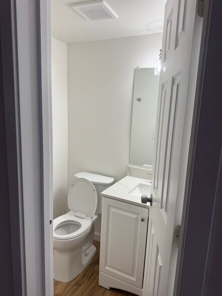 Building Photo - 1949 SW Timber Ave