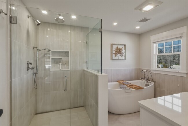 Building Photo - 235 Brook St