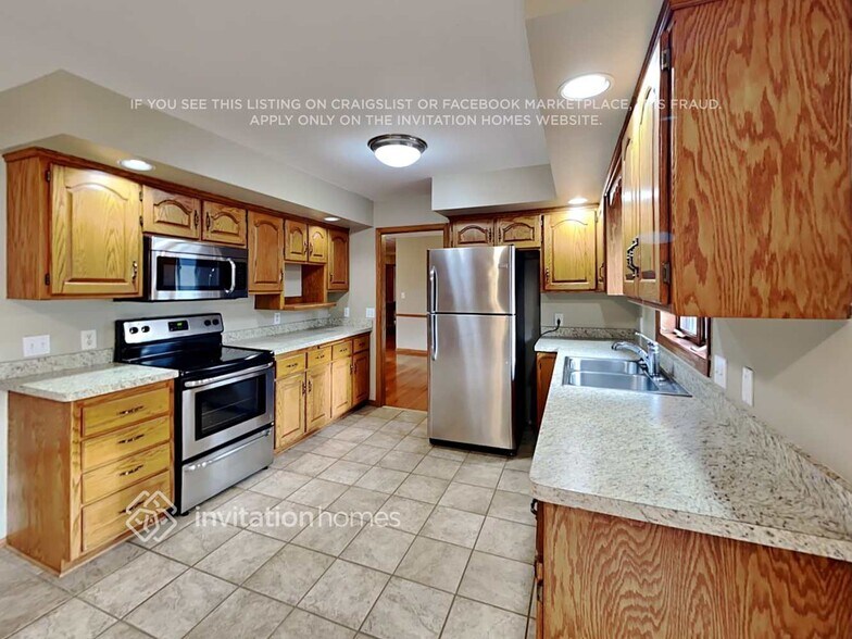 Building Photo - 1730 Atwater Path E