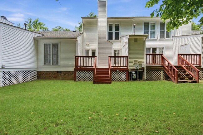 Building Photo - 110 Planetree Ln