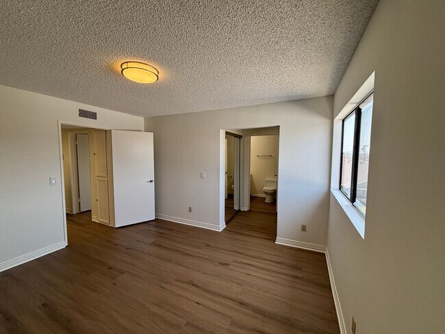 Building Photo - 627 Orange Grove Ave