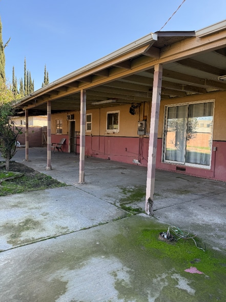 Building Photo - 4869 E Simpson Ave