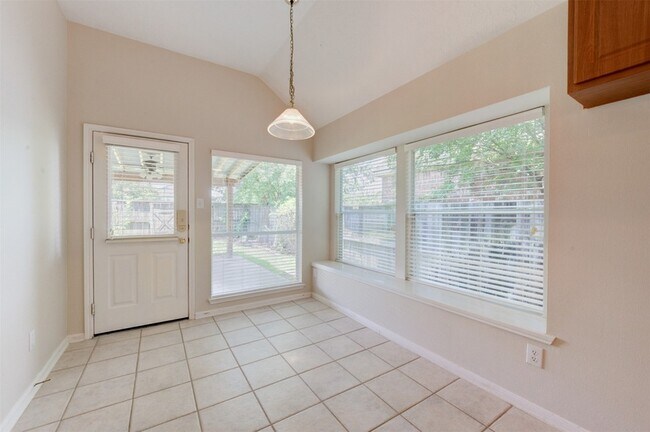 Building Photo - 9026 Robinhoods Well Dr