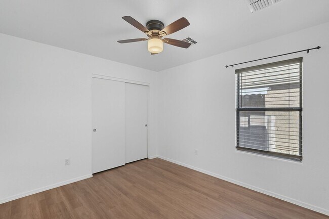 Building Photo - Bright & Inviting Tucson Home Near Davis-M...