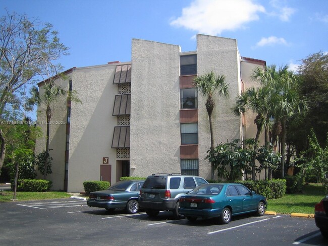 Building Photo - 14525 N Kendall Dr