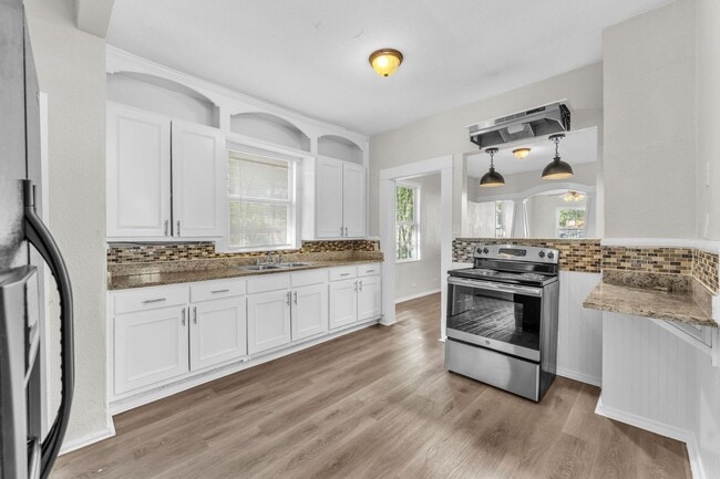 Building Photo - All Units Are Available With Brandnew Full Appliance Package