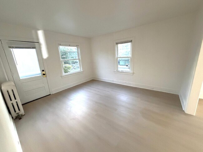 Building Photo - 35 Linden Ln